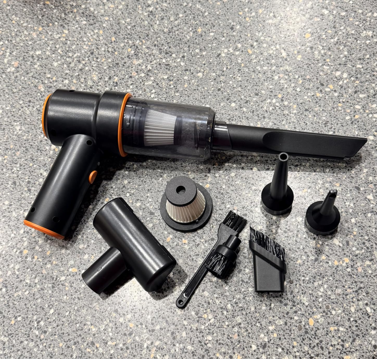 I really liked this hand vacuum cleaner. It is light, easy to use and has good suction for the car and quick cleaning at home. As it is wireless, it is very practical and does not take up space. I take it in my car because I like to keep it clean. It fulfills its function well and for the price it is worth it. Mr Bayo Lagos state ⭐⭐⭐⭐⭐